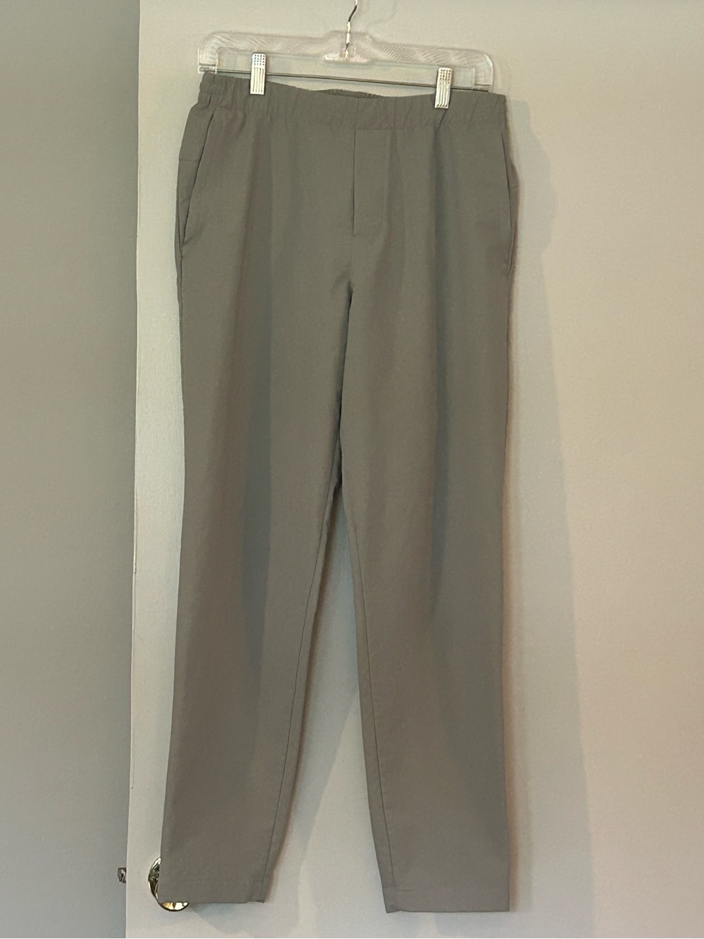 Lululemon New Venture Trouser Pique in light gray khaki with small mark
